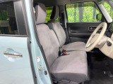 運転席まわりには十分なスペースがあり、大柄な方でもゆったり運転していただける環境です。