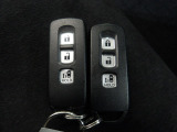 スマートキー付!キーを取り出さなくてもドアロックの施錠・開錠、エンジンの始動が出来ます!雨の日や荷物の多い日にとても便利ですね♪