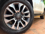【純正19インチアルミホイール】外観にマッチした純正アルミホイールを装着しております。各種社外アルミホイールや、スタッドレスタイヤも取扱いしております。是非ご相談ください♪