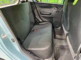 後部座席も気になるようなキズ・汚れやへたり等、大きなダメージはなく、良好な状態です。