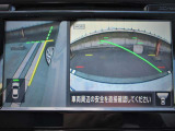 ナビ画面にアラウンドビュ-モニタ-の映像を映し出しています。  狭い場所での車庫入れをサポ-トしてくれる便利アイテムです。