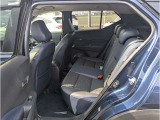 後席もきれいにクリーニングされています。足元のスペースもこれだけ広ければ一緒に乗っている人もゆったりお乗りいただけそうです。