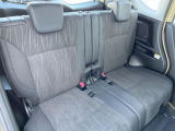 後部座席も気になるようなキズ・汚れやへたり等、大きなダメージはなく、良好な状態です。