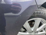 傷等が御座いますので、現車をご覧になって状態を確認をして下さい。修理をご希望の方は有償になりますが、弊社板金工場にて修理可能です!詳細はスタッフにご相談ください!