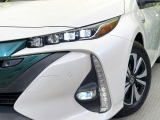 【LEDヘッドライト】悪天候や夜間走行時も良好な視界を確保し安心して運転できる高輝度LEDヘッドライトを装備!点灯速度が早く、消費電力も抑えられています。