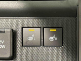 寒い日のドライブを快適にする運転席&助手席シートヒーターが付いてます。アクセサリーソケット(12V/120W)も装備されています。