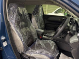 ハントパッケージ専用デザインのコンビシートが目を引く運転席周りです。クッション性とホールド性があるので長時間の運転も疲れにくいです♪