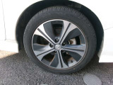 純正アルミホイール付です。鉄ホイールと違って軽いので燃費も良くなります。