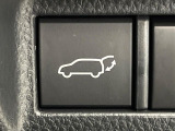 【パワーバックドア】スマートキーや運転席のボタンを押すだけでリアゲートが自動で開閉します!荷物を持っている時や、高い位置にあるバックドアを閉める際に便利な機能です♪