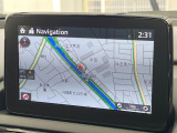 【マツダコネクトナビ】車内の雰囲気にマッチした一体型タイプのナビ。各種車輌設定やBluetooth再生等、様々な機能が楽しめます。直感的なダイヤル操作が可能で、使い勝手も良好です。