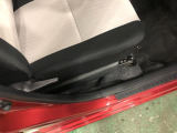 痛みの出やすい運転席シートの角、フロアマット、座面、ともに良好です