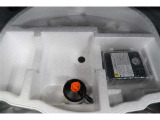 もしもの時のパンク修理キット。空気バルブに薬剤を入れて電動コンプレッサで空気を送り込むだけなので危険な作業や体力が少なくてすみます。ですがあくまで応急処置の為本修理が必要です。