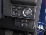 プッシュボタンスタート:かばんやポケットからキーを取り出さなくても携帯してブレーキを踏んでボタンを押せばエンジンスタート。乗車から発進までがスムーズです。