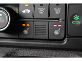運転席・助手席に2段階の温度調整があるシートヒーターを装備。寒い朝、車に乗り込んですぐにシートヒーターをオン!温かさが広がり、冷たい朝も快適に始まります♪