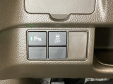 VSA装備車です。VSAはドライバーの操作と車の動きを見守っています。もし車の挙動が乱れたとき、4輪別々にブレーキをかけたり、エンジンパワーをしぼることによって車を安定させます。