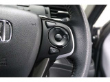 Hondaセンシングの機能のひとつ、アダプティブクルーズコントロール付!アクセルから足を離しても設定したスピードと前車との車間を保ち走行してくれます!車線維持もアシスト☆高速道路で疲労軽減ですね☆