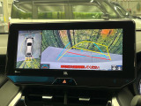 【パノラミックビューモニター】専用のカメラにより、上から見下ろしたような視点で360度クルマの周囲を確認することができます☆死角部分も確認しやすく、狭い場所での切り返しや駐車もスムーズに行えます。
