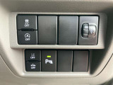 エマージェンシーブレーキぶつかりそうになったと車が判断した際は自動でブレーキがかかり、衝突被害をできるだけ小さくしてくれます!作動条件などは車種毎に異なります。詳しくはスタッフまでお問い合わせを!