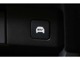 EVスイッチをONにするとバッテリーからの電力を使い、モーターだけで走行。住宅街などで静かに走りたいときに便利です!