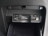 広がる運転支援サービスETC2.0搭載。全国の高速道路に設置されたITSスポットと双方向通信を図り、広域な道路交通情報や安全運転をサポートする情報を得て、音声やナビ画面上にタイムリーにお知らせします。