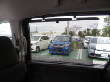 雨の日の換気に便利なドアバイザー装備車両◎雨の日のドライブに役立つ装備です◎