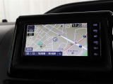 純正ナビを装備。タッチパネル式で使いやすく、お出かけもラクラクです。