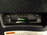 ETCカードを挿入することで高速道路を利用する際の支払いがキャッシュレスになったり、ETCスマートインターチェンジが利用できます。保証は製造メーカー修理保証のみで期間外のものは対象外となります。