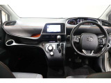 必要な装備を使いやすい位置に配置した機能的な運転席まわり。操作感や車両感覚など、ぜひ運転席に座って確かめてください。