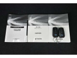 保証書・記録簿・取扱説明書と揃っていいます。キーの電池は新品にお取替えしてから納車させて頂きます。