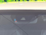 【トヨタセーフティセンス】走行中に前方の車両等を認識し、衝突しそうな時は警報とブレーキで衝突回避と被害軽減をアシスト。より安全にドライブをお楽しみいただけます。