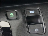 電子制御パーキングブレーキ搭載で指一本で簡単に操作することができます。さらに停車中に、ブレーキペダルを踏み続けなくても、自動的にブレーキを保持する機能である、オートマチックブレーキホールド付きです。