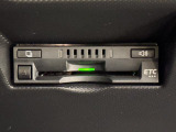 ETCカードを挿入することで高速道路を利用する際の支払いがキャッシュレスになったり、ETCスマートインターチェンジが利用できたり、とても便利なアイテムです!保証は修理保証のみとなります。