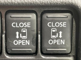 【両側パワースライドドア】スマートキーや運転席のスイッチで後席両側スライドドアの開閉が可能♪電動だから力を入れてドアを開ける必要が無く、小さなお子様でも簡単に開け閉めでき快適です♪