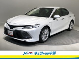 人気のカムリハイブリッド。落ち着いたアイボリーの内装が魅力です。
