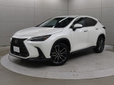 レクサスのコンパクトクロスオーバーSUV「NX」。本革シートや三眼フルLEDヘッドライトを装備する「NX250バージョンL」です。