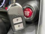 【キーレス】少し離れた場所からでもボタン一つでドアの開錠・施錠ができるのでとっても便利!ドアの鍵穴周りに傷をつけることもありません♪