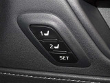 運転席のパワーシートは2名様分までメモリー機能付きです。