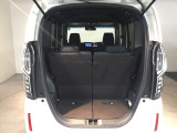 コンパクトボディーなのに、荷室はこんなに広々!たくさん荷物が積めますよ。
