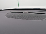 【harman kardon】ハーマンカードンのHi-Fiスペシャリストと共に、モデル別に開発・設計された専用チューニングが臨場感溢れる音響空間を実現しています。