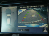 ☆全周囲カメラが駐車をアシスト☆4つの高解像度カメラで車の周囲を撮影!見えにくい死角の駐停車も驚く程に楽々です。バックカメラは、車庫入れの時は勿論、後方の安全確認もできて安心です♪