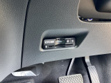 有料道路をキャッシュレスで通行できるETC車載器付きです。運転席足元に設置されています。ETCセットアップ費用は含まれておりません。別途必要となります。