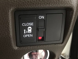 【パワースライドドア】助手席側がパワースライドドアになっており、運転席のスイッチやスマートキーでも開閉が可能です!開口部も広いので乗り降りも楽々♪