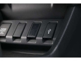 スマートフォンなどの音楽再生が可能なUSB接続ジャック装備車両です♪♪♪