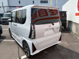 ☆お車についた傷やヘコミ、事故の修理もハヤシにお任せください。自社鈑金工場で修理ができますの安心です☆