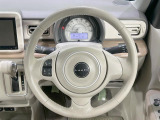 【純正革巻きステアリング】上質な革を使用することで、手にしっかり馴染みとても運転しやすいハンドルです♪