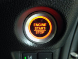 自然に手が届き、操作性の良い赤いボタンでエンジンスタート!!
