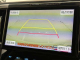 後方の見える安心をお届けするバックガイドモニター付:バックするときのアシストラインもあって楽々バック!車庫入れや縦列駐車をサポートし、苦手な駐車も安心です!今やもう手放せない装備ですネ♪