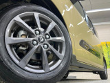 【純正アルミホイール】外観にマッチした純正アルミホイールを装着しております。各種社外アルミホイールや、スタッドレスタイヤも取扱いしております。是非ご相談ください♪