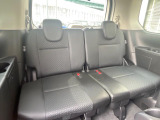 3列目シートはもちろん状態良好☆大人でもゆったりと座って頂けますので、大人数でのお出かけもラクラクです♪ご家族で、気の知れた仲間で、ドライブに行くのが楽しみですね♪