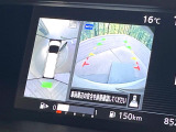 【アラウンドビューモニター】専用のカメラにより、上から見下ろしたような視点で360度クルマの周囲を確認することができます☆死角部分も確認しやすく、狭い場所での切り返しや駐車もスムーズに行えます。